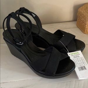 Crocs Leigh II cross strap ankle wedge black
